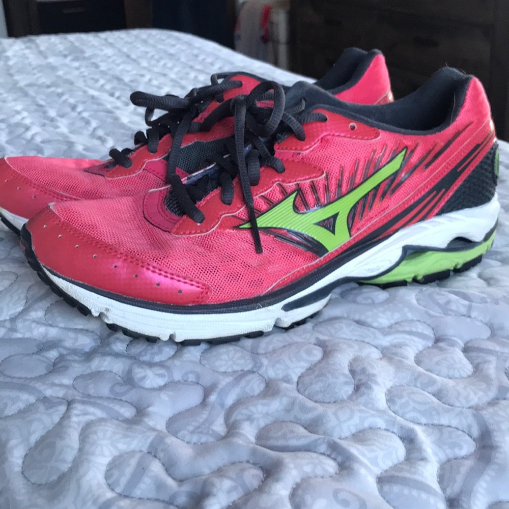Women’s mizuno shoes